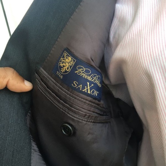 Brooks Brothers Men’s Gray Suit Size 40 Reg. - Picture 2 of 4